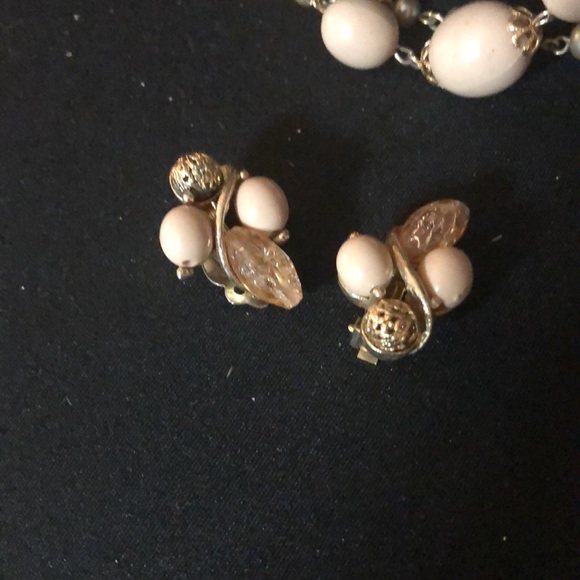 Layered Look With Matching clip earrings - Picture 3 of 4